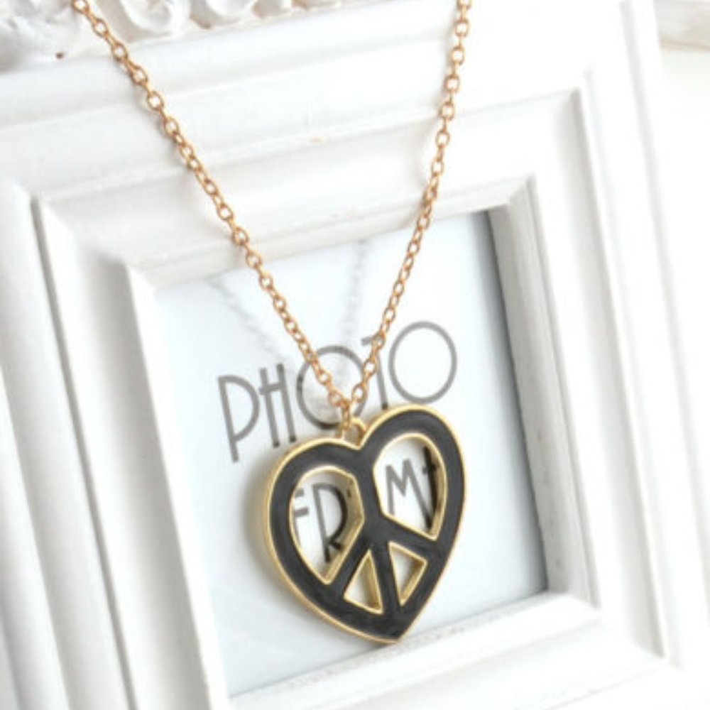 CLEARANCE ** BRAND NEW ** Peaceful Heart Pendant Necklace